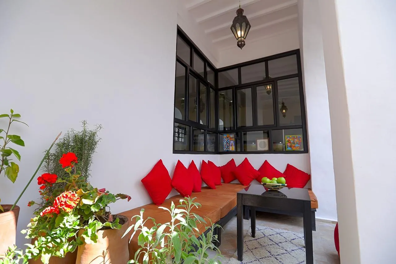 Riad Dar Awil As-Suwajra Pensjonat